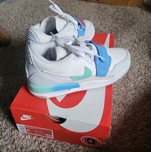 Jordan Legacy 312 Low GS 'Emerald Rise'  Size 5 .5Y No Box included.